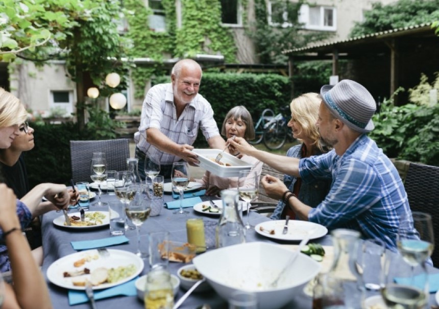 Older Adults Enjoy Meal Together to Help Gain Weight 